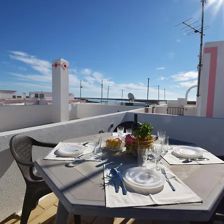 Carob By Algartur - 3 Mins Downtown - Terrace Daire